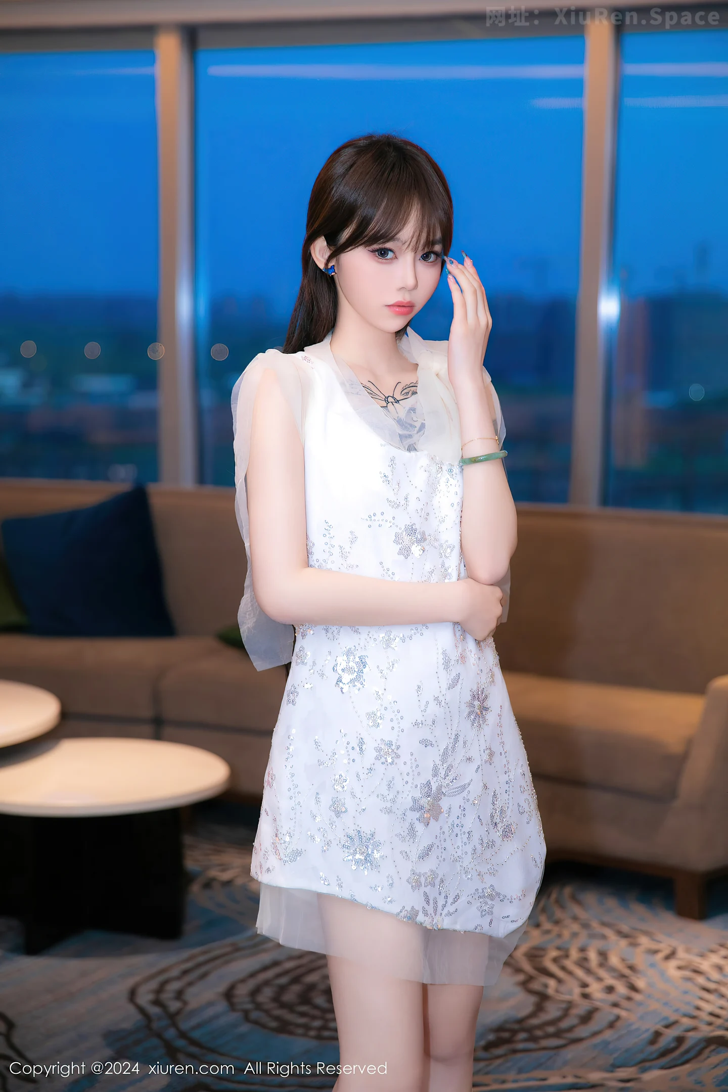 图片[2]-[XiuRen秀人网]VOL.8696 模特奶瓶性感白色连衣短裙露粉色情趣内衣秀曼妙身姿诱惑写真81P-秀人网官方网站